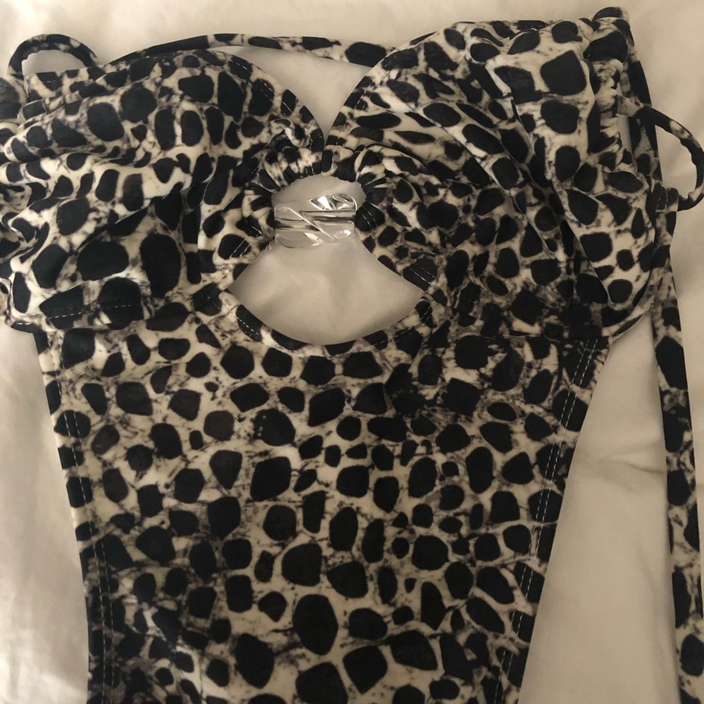 Beautiful black/white leopard baiting suit